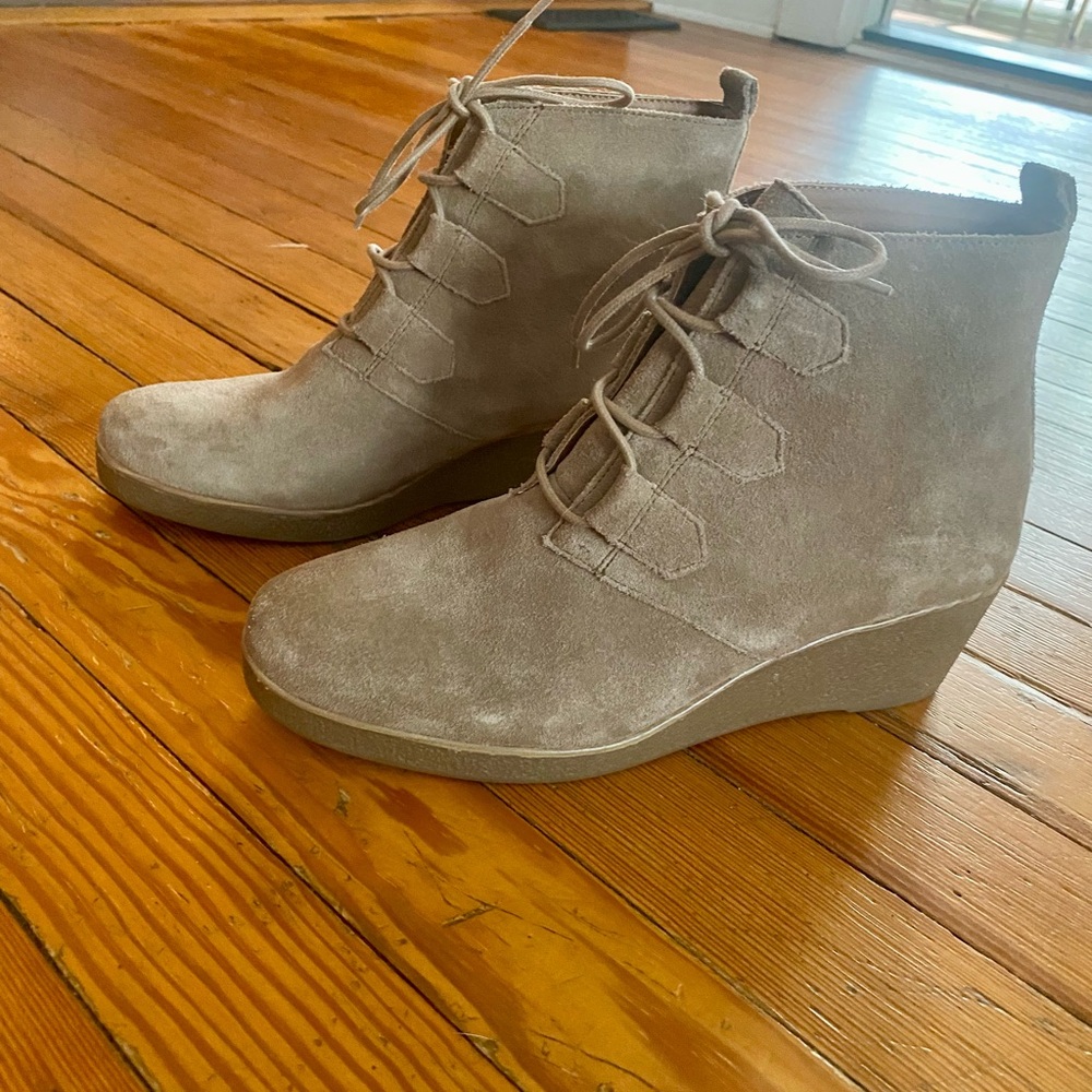 Lucky Brand Jaemma Taupe Suede Wedge Boots